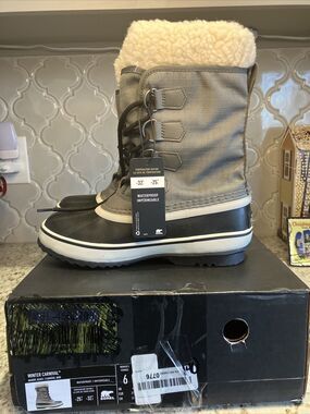 Sorel Women's Winter Carnival, Gray Waterproof Winter Snow Boots, Size 6m